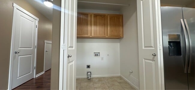 Building Photo - 215 Pioneer Dr