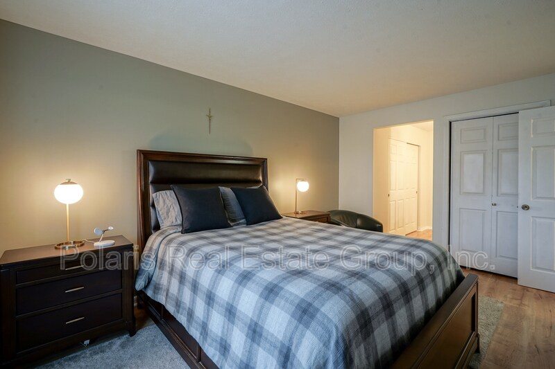 Building Photo - 2808 Lakeshire Ln