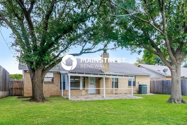 Building Photo - 3 Bedroom Pet-Friendly Home in WATAUGA, TX...