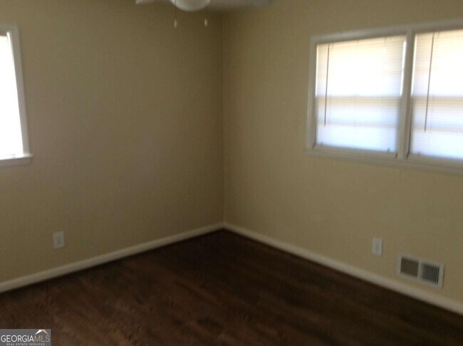 Building Photo - 3953 Camellia Trail