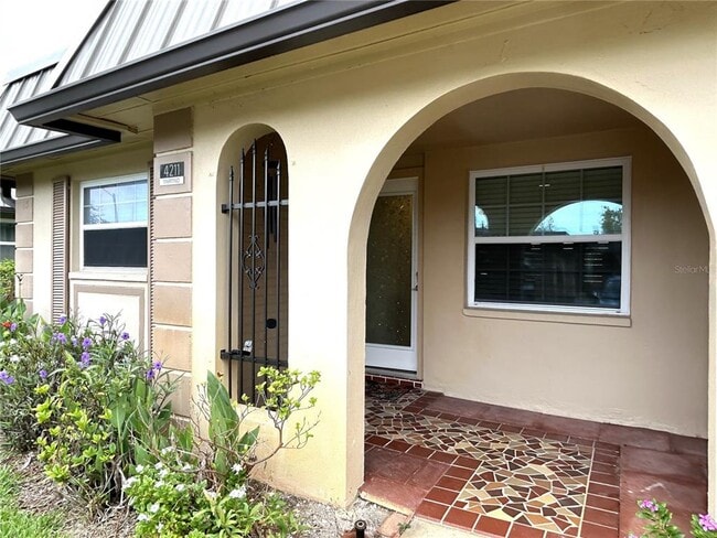 Building Photo - 4211 Stratford Dr