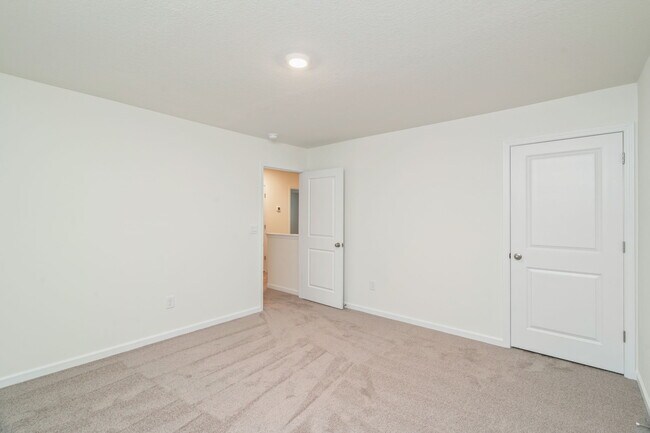 Building Photo - 944 Utopia Ln