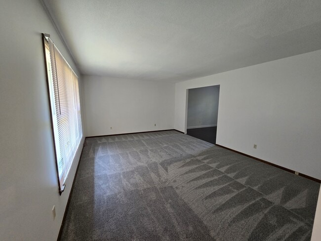 Building Photo - 1276 N Howell Dr
