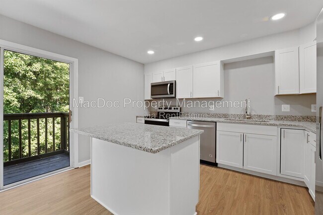 Building Photo - 5273 Daffodil Dr