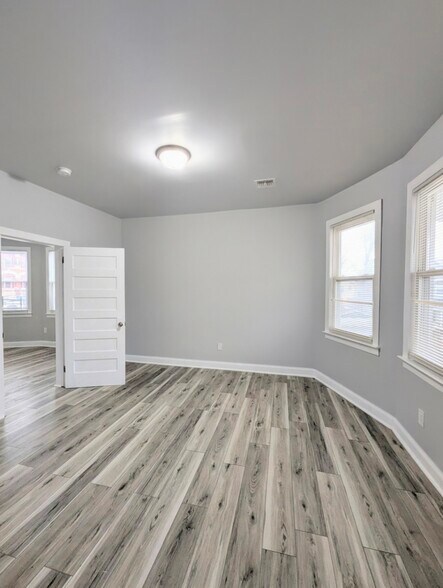 Building Photo - 105 Richelieu Ter