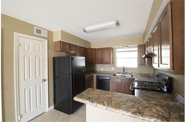 Building Photo - 1500 Oleander Dr