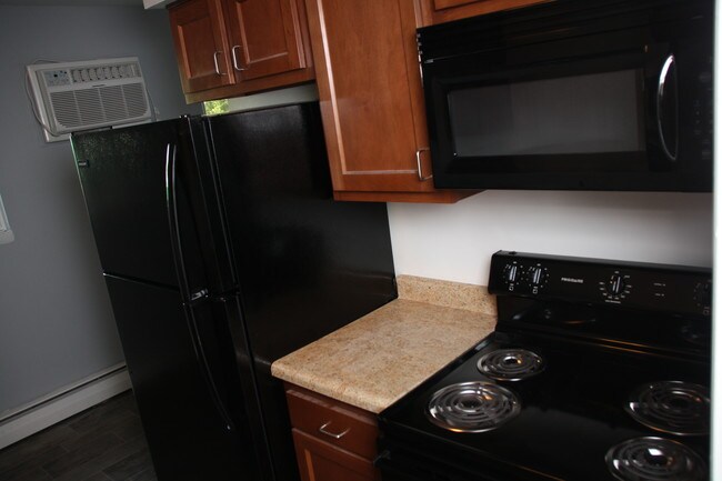 Building Photo - MOVE IN TODAY! Limited Units Available