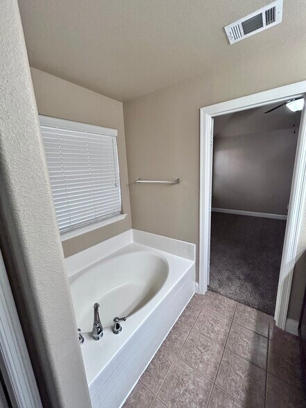 Building Photo - 1521 Applegate Way