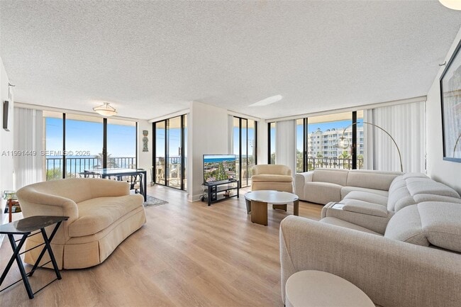 Building Photo - 1300 Jimmy Buffett Mem Hwy