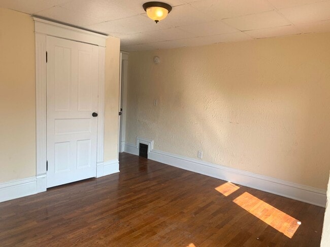 Building Photo - Large Four Bedroom Home!