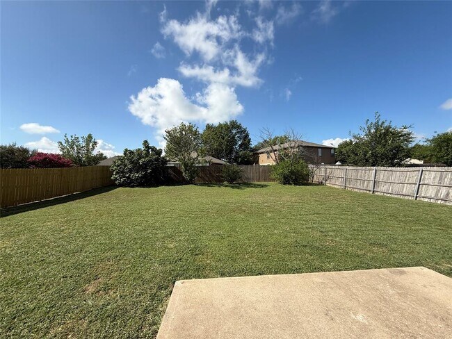 Building Photo - 307 Indian Meadow Dr
