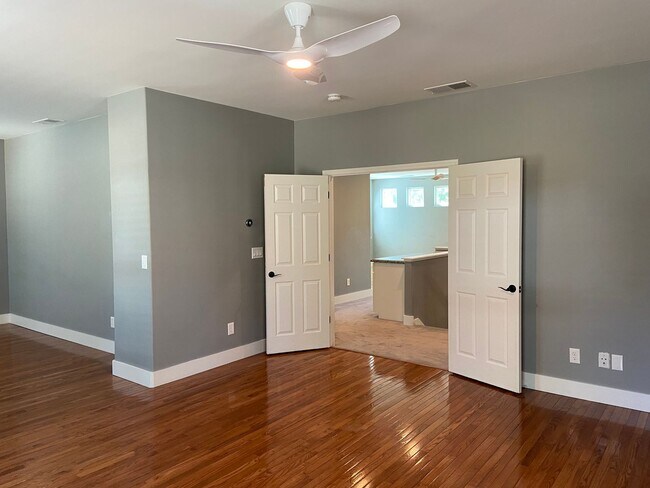 Building Photo - Beautifully remodeled 3 Bdrm+Master retrea...