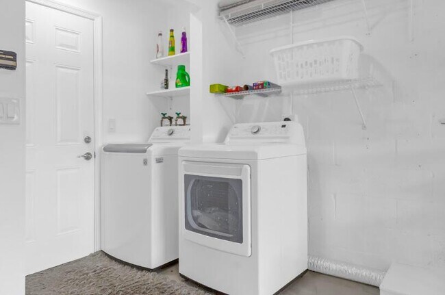 Building Photo - 4857 Dovewood Terrace