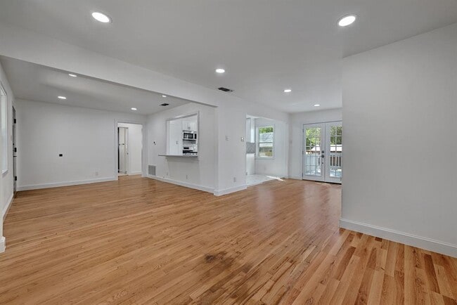 Building Photo - 203 Nelray Blvd