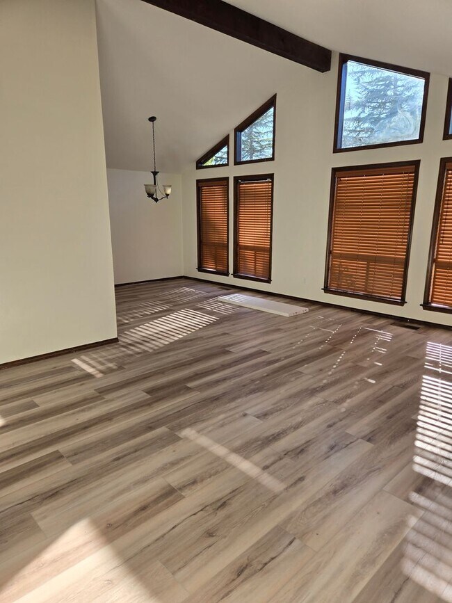 Building Photo - 13064 SE 130th Ave