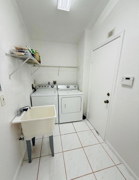 Building Photo - 7759 Great Glen Cir