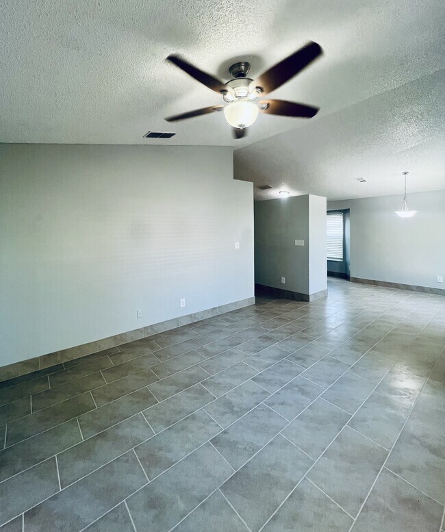 Building Photo - 2386 Harbor Town Dr