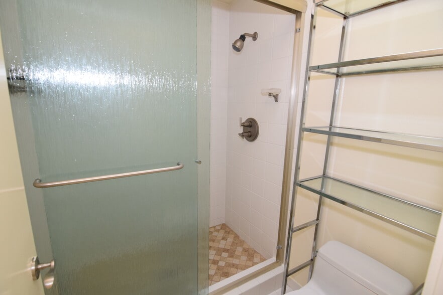 Building Photo - 13340 Maxella Ave