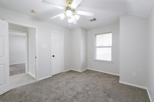 Building Photo - 112 Glade Bridge Ct