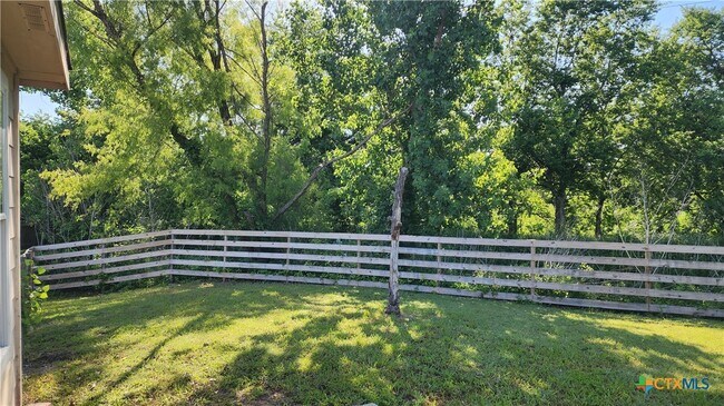 Building Photo - 223 Avrshire Ln
