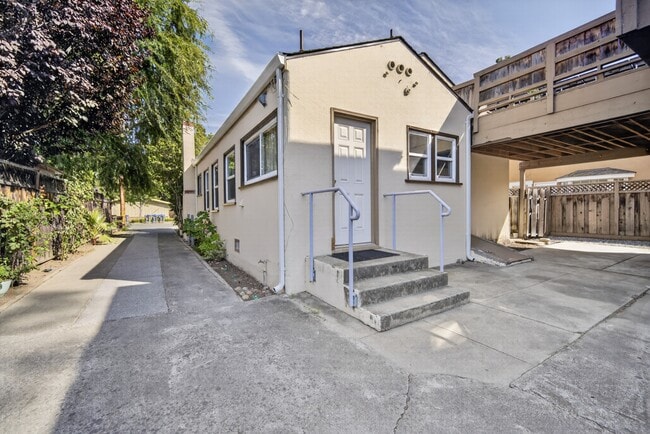 Building Photo - 736 Mountain View Ave