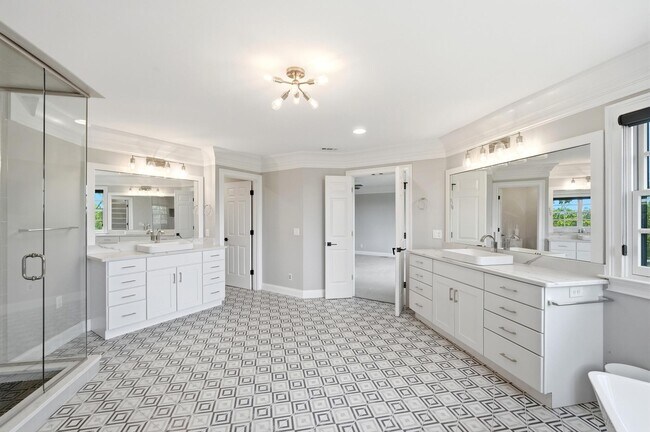 Building Photo - 678 Canterbury Dr