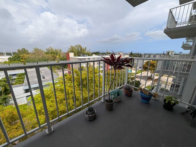 Building Photo - 1470 NE 125th Terrace