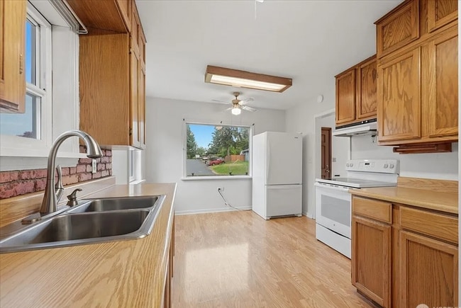 Building Photo - 3bed/1 bath near Point Defiance ** MOVE IN SPECIAL! **