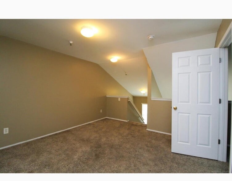 Loft -Open Space Area - 15650 Stone Crossing Dr