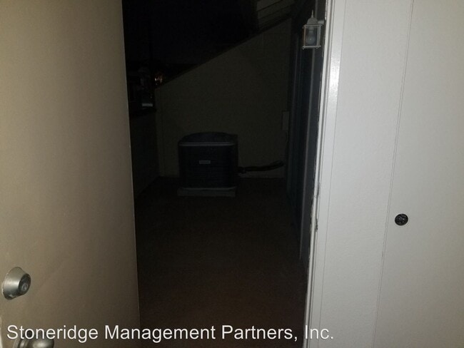 Building Photo - 3930-3940 W Valencia Dr