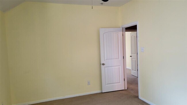 Building Photo - 303 Kati Ln