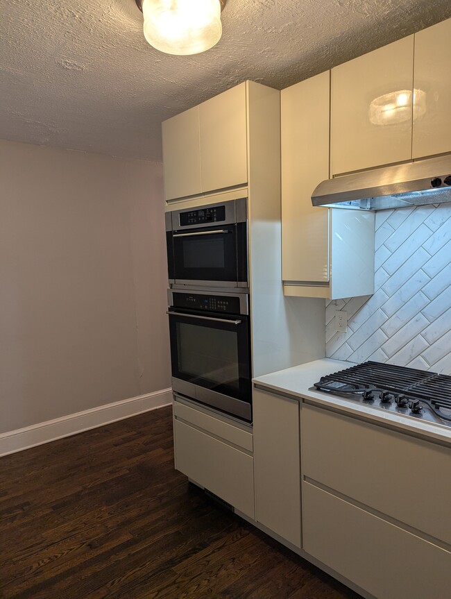Building Photo - 720 Berne St SE Apt B