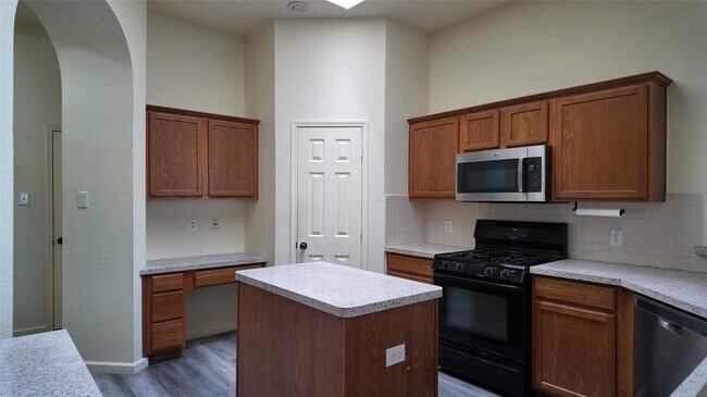 Building Photo - 3316 Bluegrass Dr