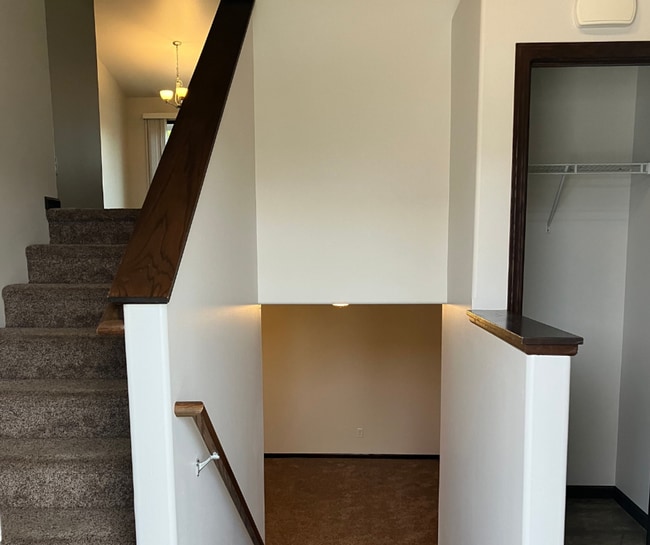 Building Photo - 3 Bed 2 Bath Twin Home