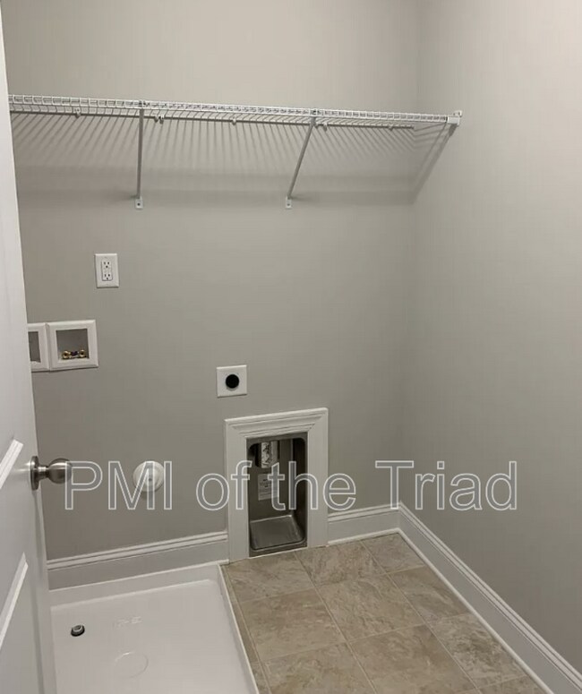 Building Photo - 868 Silver Leaf Dr