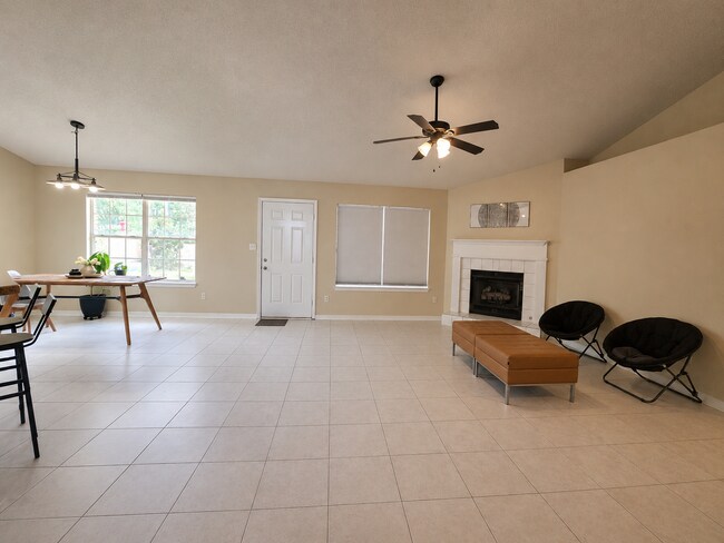 Building Photo - 5079 Cassia Dr