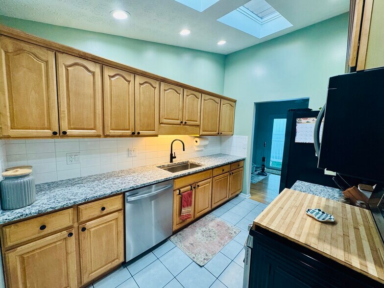 Building Photo - 288 Millside Dr
