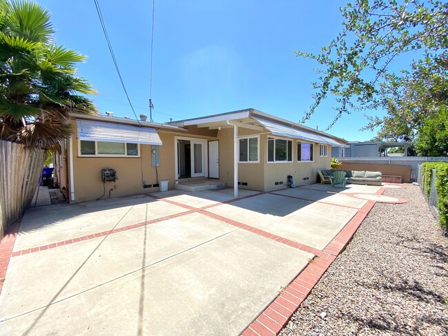 Building Photo - Great Patio Space w/ Canyon Views!!