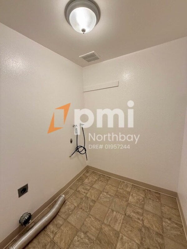 Building Photo - 808 Spoonbill Ln