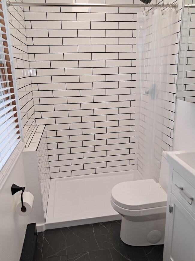 Building Photo - 42 Bowery St