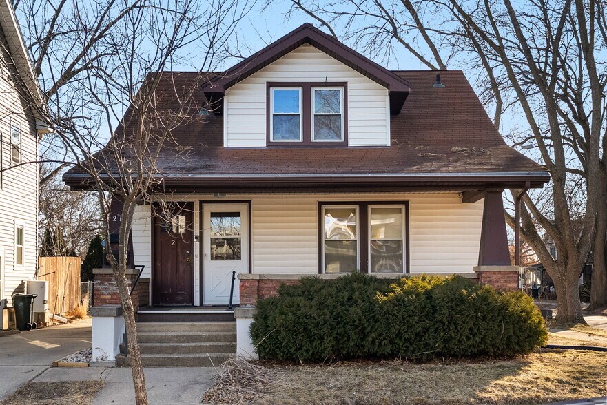 Front of House - 21 Farwell St