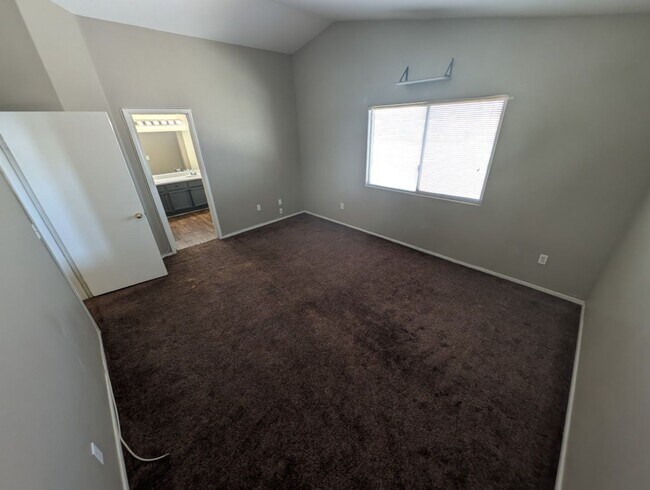 Building Photo - 4368 Holden St