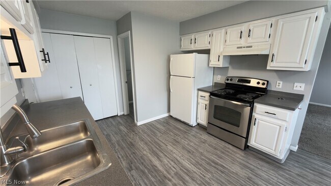Building Photo - 229 Brunswick Dr