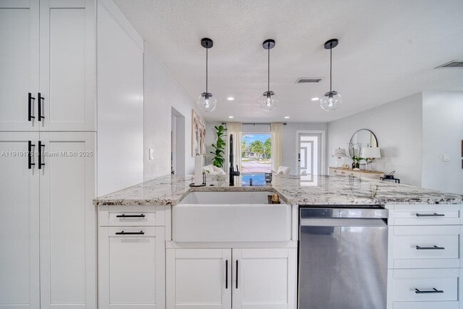 Building Photo - 10520 SW 46th Terrace