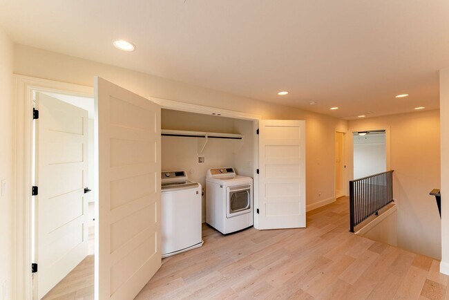 Building Photo - Modern Elegance in Austin: 4BR/3BA Sanctuary with Stylish Design and Inviting Ambiance!