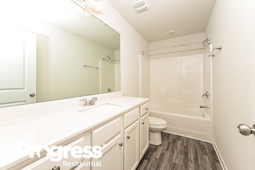 Building Photo - 445 Culloden Moor Dr