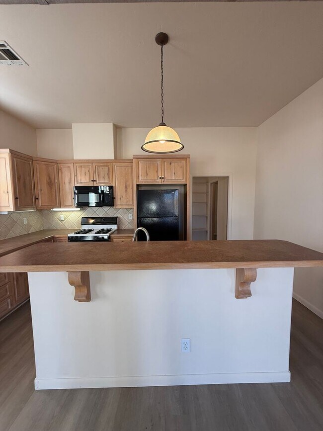 Building Photo - 1903 Coyote Ridge Dr