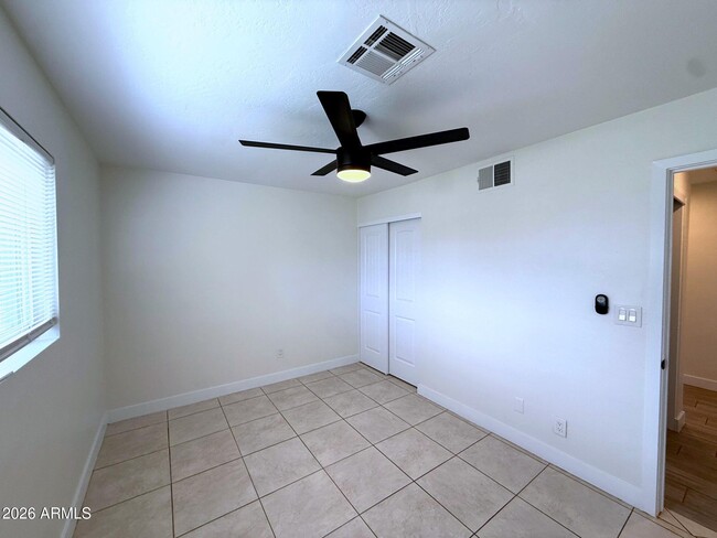 Building Photo - 2114 W San Juan Ave