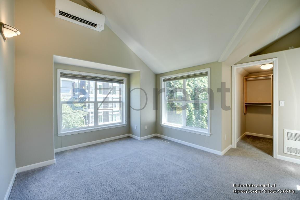 Building Photo - Unit A