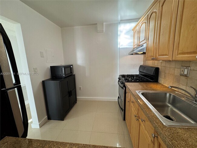 Building Photo - 13120 SW 92nd Ave